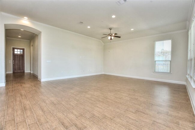 Building Photo - 10604 Lavon Bend