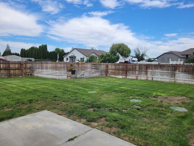 Building Photo - Sandcastle Estates Home - Pet friendly