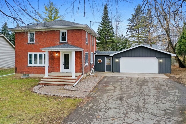 Beautiful Perfect DePere Location - 1126 Grant St
