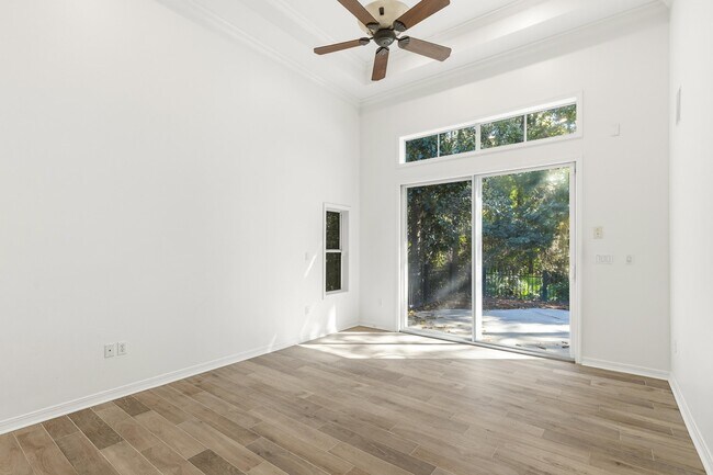 Building Photo - 2928 Pine Valley Dr