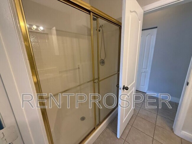 Building Photo - 3379 S Kirkman Rd