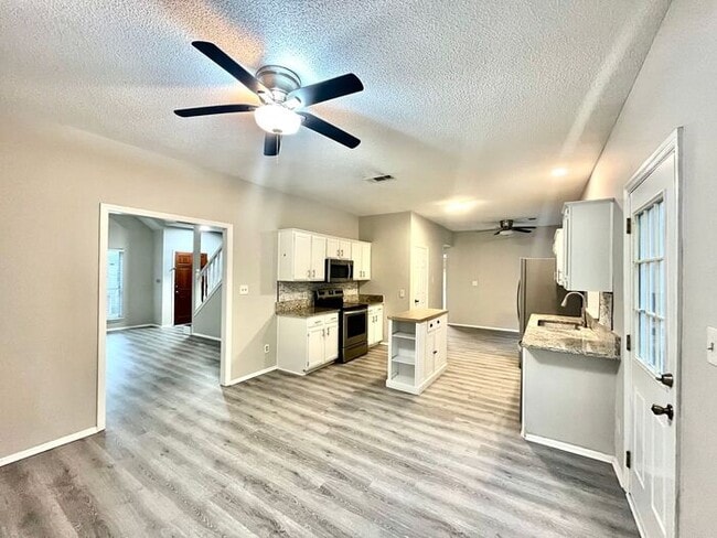 Building Photo - 10470 Meadow Run Trce