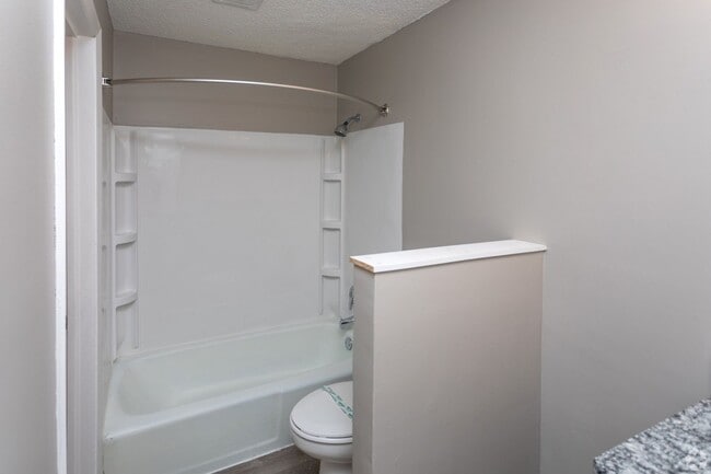 Building Photo - The BLVD Apartments | Newly Renovated 2 Bed/1 Bath — FREE 50" TV With Move-In!