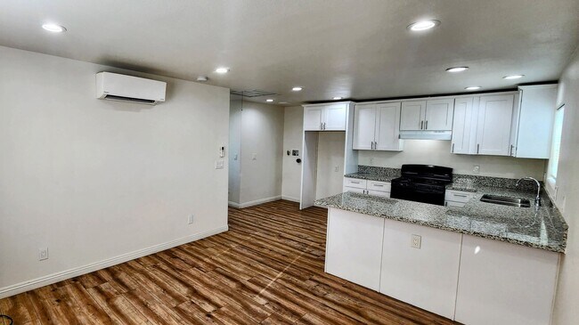 Building Photo - 156 E Marshall Blvd