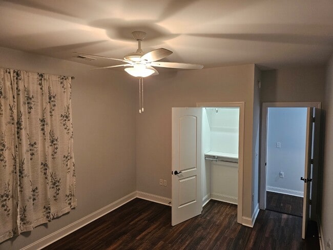Building Photo - 1046 Grandset Dr