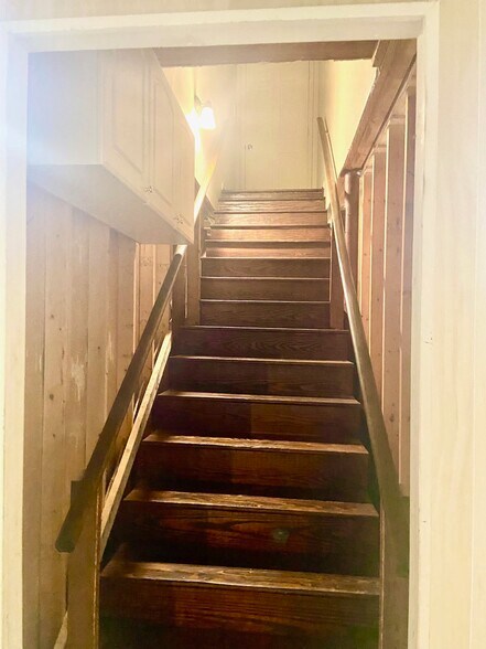 Building Photo - 3414 N River Rd