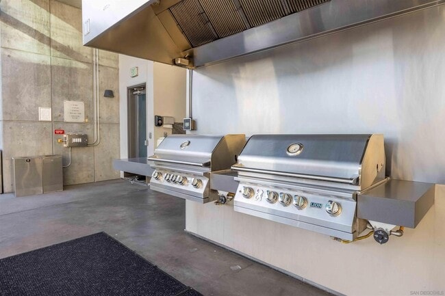 Building Photo - 1050 Island Ave