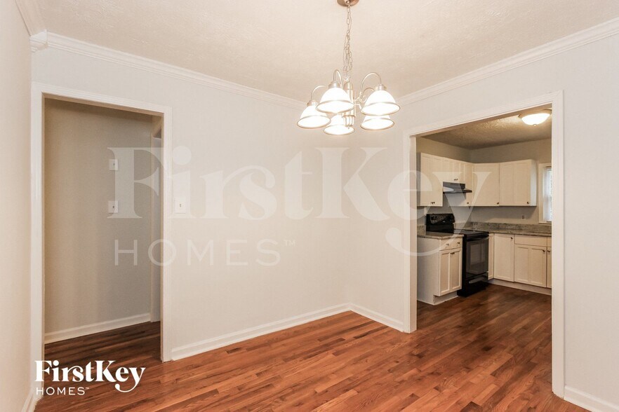 Building Photo - 3549 Tulip Dr