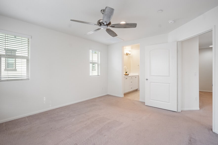 Building Photo - 2325 Verano Way