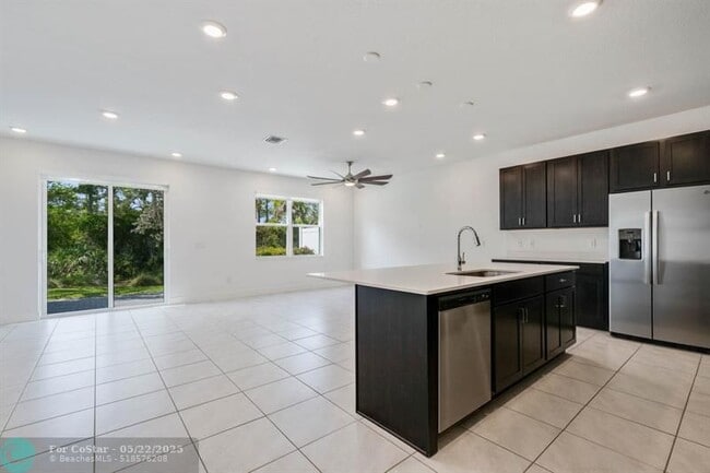 Building Photo - 210 Preserve Trl S