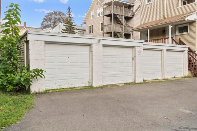 Building Photo - 121 N State St