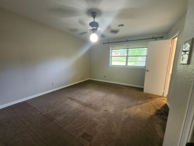 Building Photo - 1810 W 3rd Ct