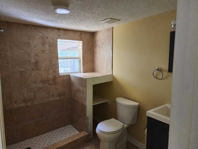 Building Photo - LOVE SIZE!