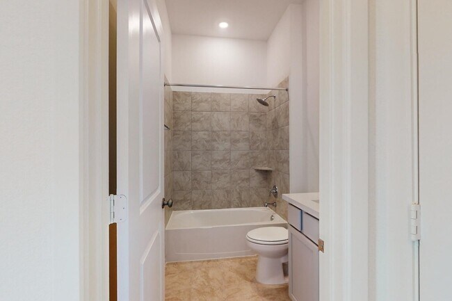 Building Photo - 21622 Laggan Clf Ln