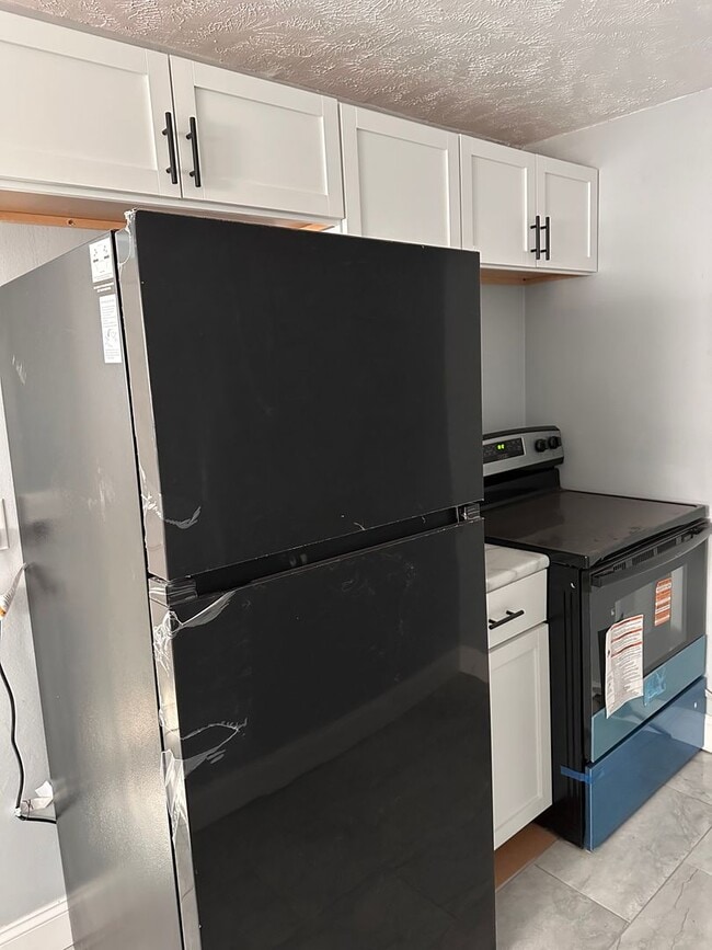 Building Photo - Newly Remodeled Home