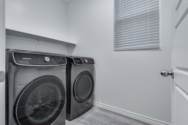 Building Photo - Like new, split-level, 3 bed, 2.5 bath, with bonus room & Strip views in West Las Vegas!