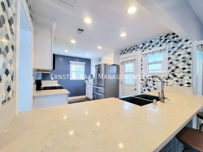 Building Photo - Historic 5-Bedroom, 4-Bath Home with Moder...