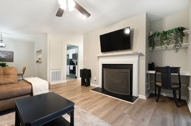 Building Photo - *PARK FLEX STAYS - FULLY FURNISHED* Welcome to your home base in South Durham!