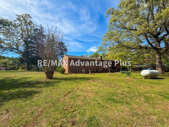 Building Photo - Charming 3-Bedroom Home in Keysville