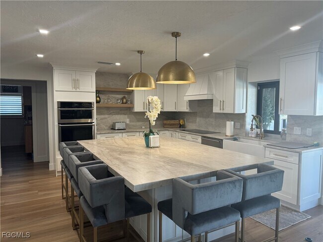 Building Photo - 5241 SW 2nd Pl