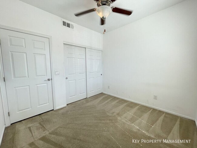 Building Photo - 50 Aura de Blanco St