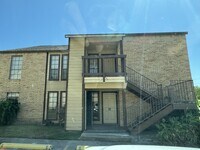 Building Photo - 2210 Capitan Dr