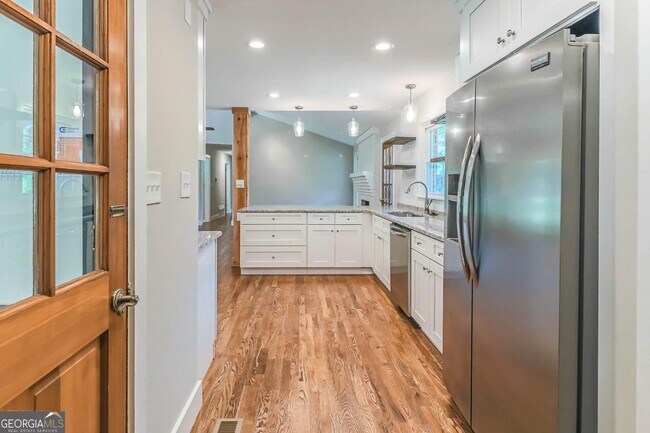 Building Photo - 99 Woodvalley Dr