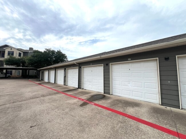 Building Photo - 2320 Gracy Farms Ln