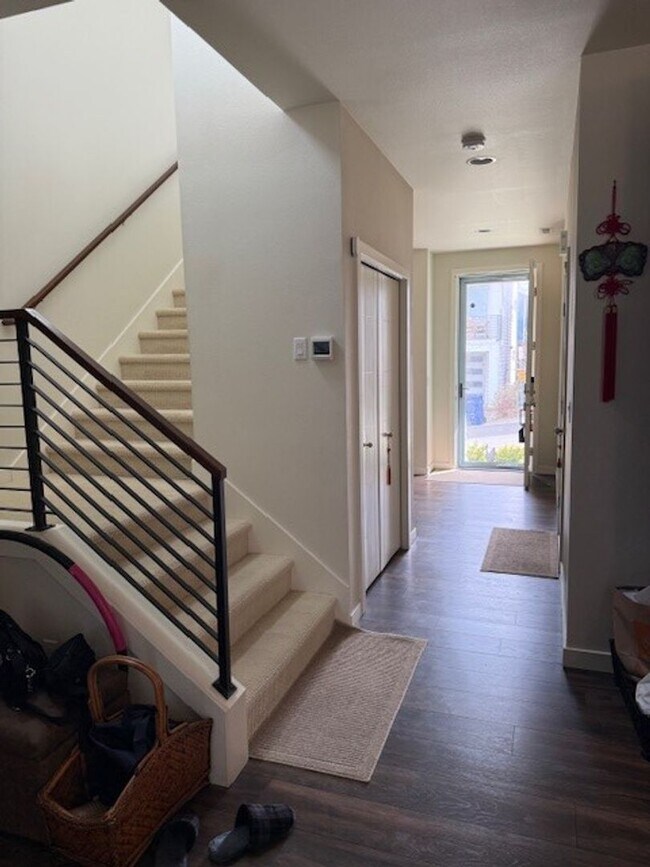 Building Photo - 3Bd/2.25Ba Lynnwood Townhouse