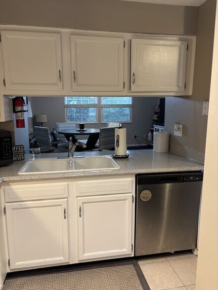 Building Photo - 1227 Scaleybark Rd