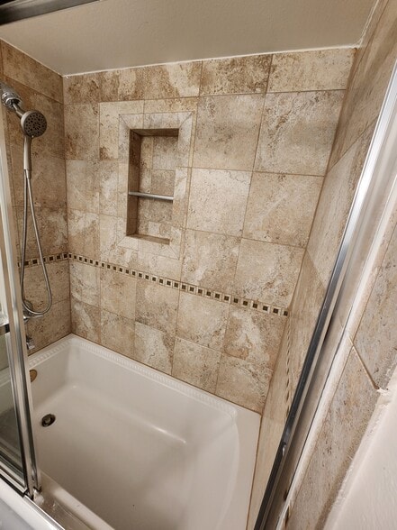 Building Photo - 420 Riverdale Dr