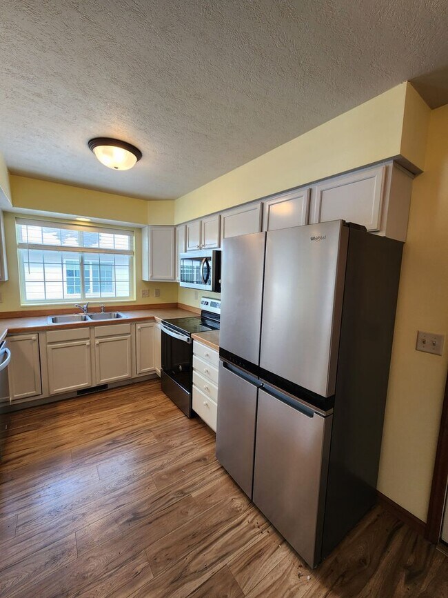 Building Photo - Beautiful 3 Bedroom, 2 Bathroom Home in Aspen Place!