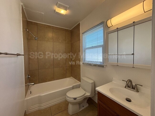 Building Photo - 629 W Glenoaks Blvd