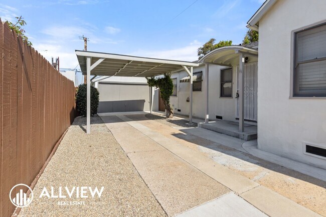 Building Photo - Charming 3 Bedroom 1 Bath Costa Mesa Bungalow