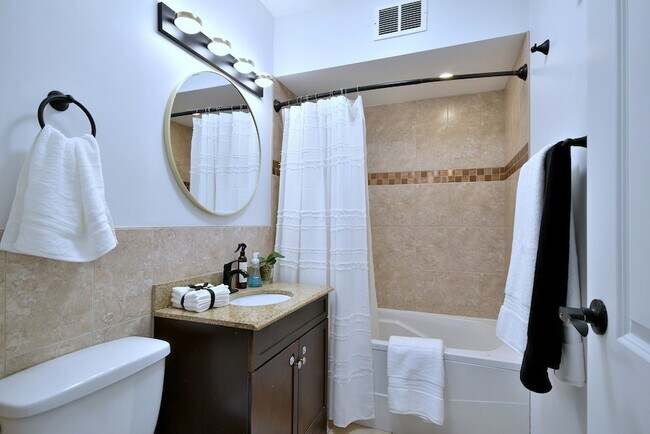 Building Photo - 1301 W Touhy Ave