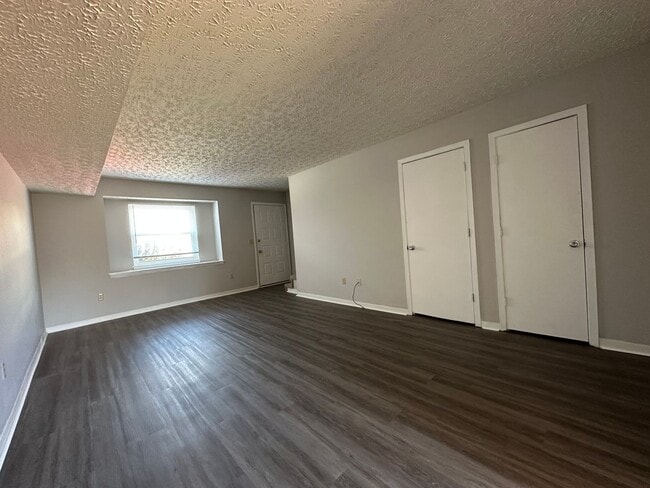 Building Photo - 2 Bedrooms 1.5 baths Townhouse, Kingsport TN