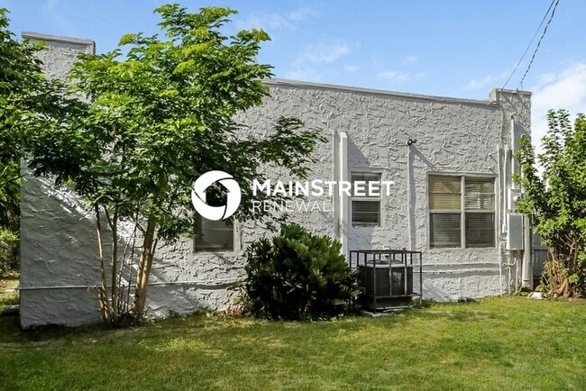 Building Photo - 3 Bedroom Pet-Friendly Home in West Palm Beach, FL with Main Street Renewal