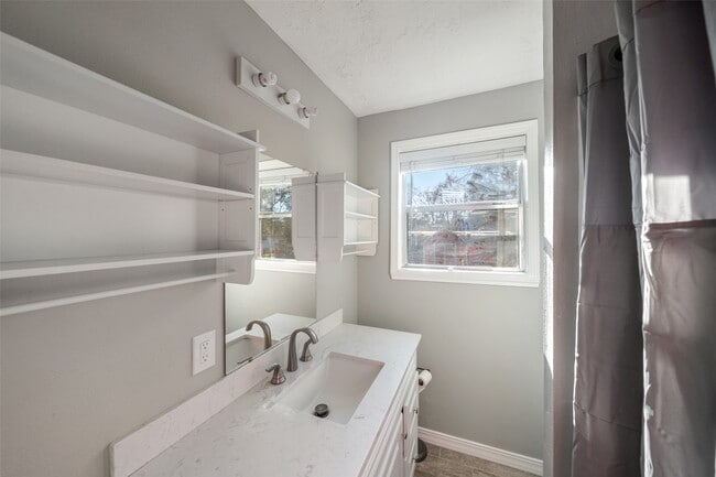 Building Photo - 24011 Lenze Rd