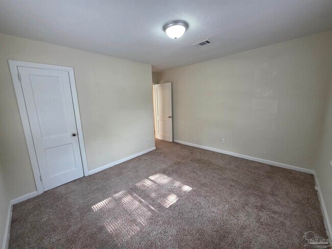 Building Photo - 35 Kennington Dr