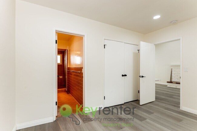 Building Photo - Bright & Beachy One-Bedroom Condo in San C...