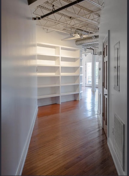 Building Photo - 107 1st St S