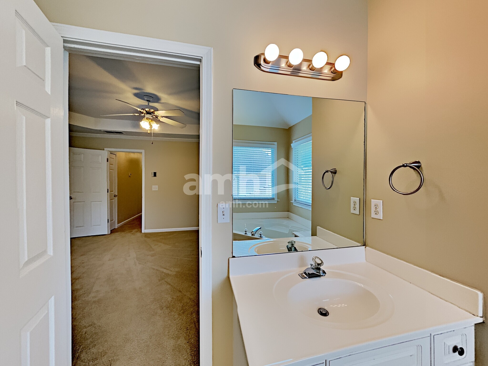 Building Photo - 3305 Maple Terrace Dr