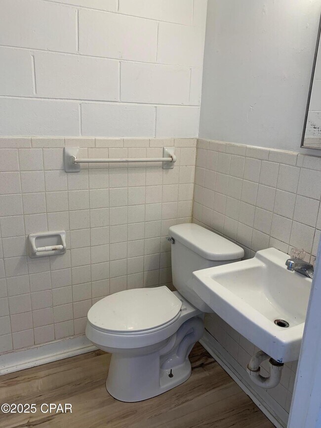 Building Photo - 16410 Front Beach Rd