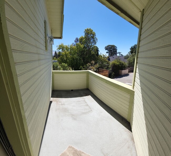 Building Photo - 5 Bedroom 3 Bath close to Poly, hiking and shopping!!