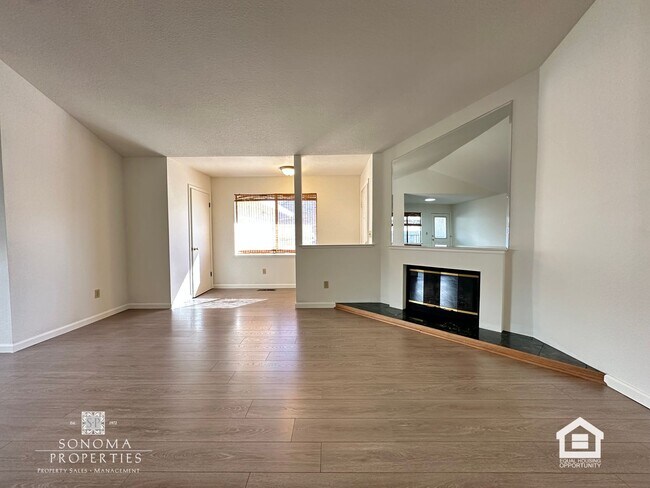 Building Photo - 2BD/2BA Duplex, Close to Downtown Sonoma!