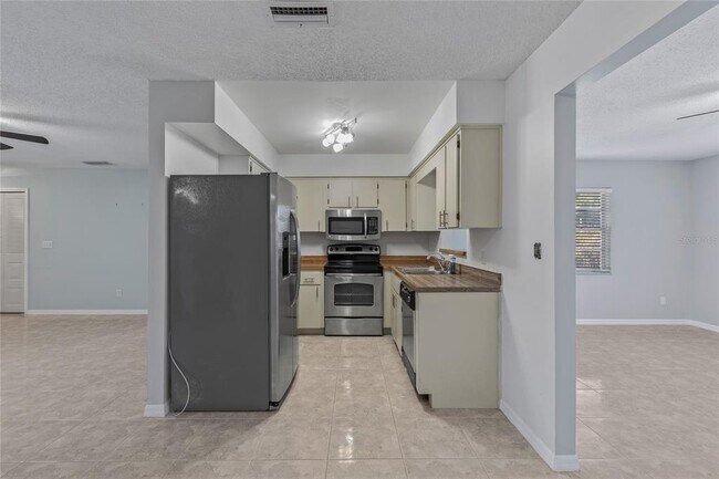 Building Photo - 2711 N Dellwood Dr