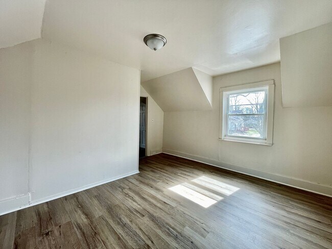 Building Photo - 718-720 E Grape St.
