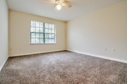 Building Photo - 2 Bedroom x 2.5 Bathroom NEWLY RENOVATED Apartment