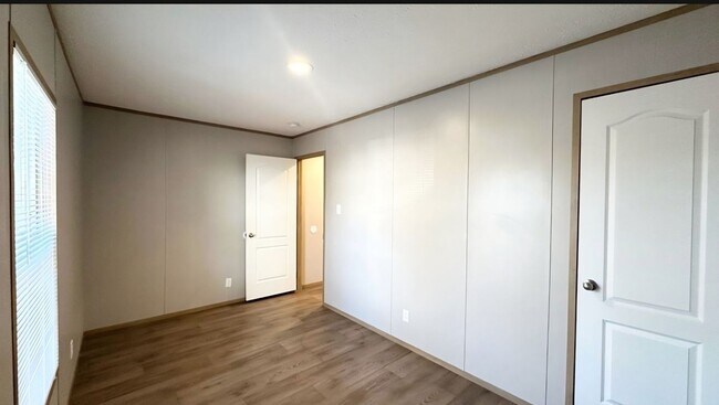 Building Photo - 217 Mountain Dr SW