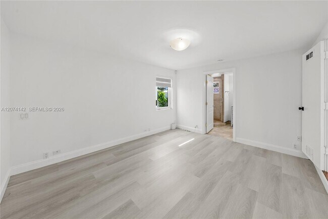 Building Photo - 3130 SW 27th Terrace